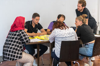 Teilnehmende arbeiten in Lichtensteig wünschenswerte Zukunftsszenarien aus