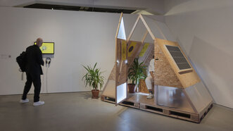 Unser Projekt no1s1, das Haus, das sich selber gehört ausgestellt im Haus der elektronischen Künste in Basel. Foto: Franz Wamhof