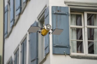 Ein Satellit unterwegs durch die Schweiz: Das Maskottchen des DigitalLabors