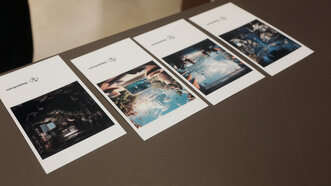 Als kleines Give-Away liessen wir die imaginierten Visionen von der generativen KI Midjourney visualisieren und gaben die Ausdrucke als Erinnerung an den Workshop mit.