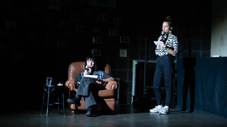 Dezentrum-Partnerinnen Jeannie und Sarah bei der Premiere von «No Future? – Spiel mit der Zukunft»